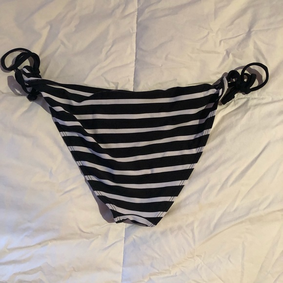 stripped tie up bikini bottom - Picture 2 of 4
